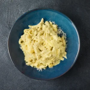 Fettuccine Alfredo Köri Soslu Tavuklu